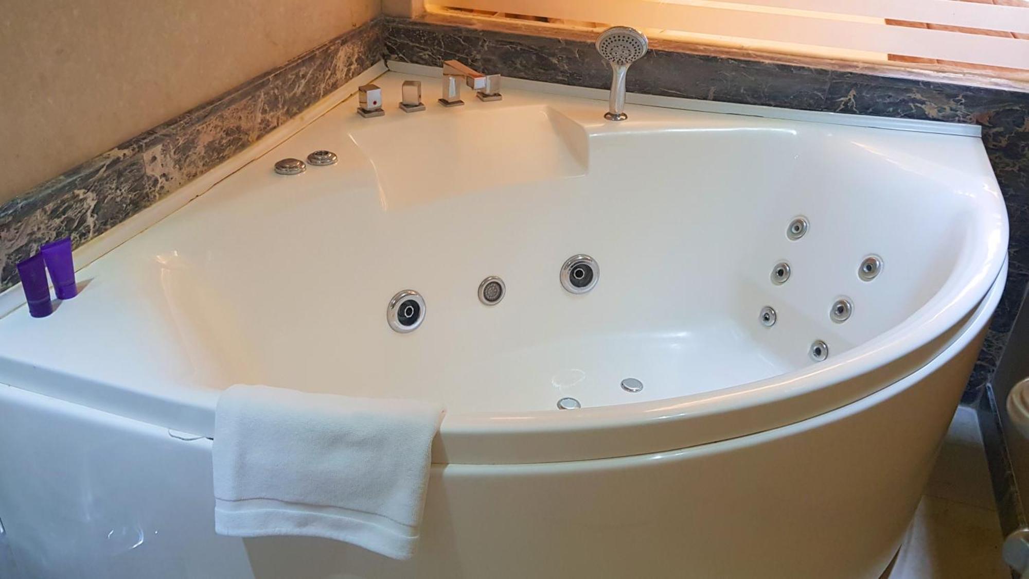 Hotel Xperience Jounieh Esterno foto